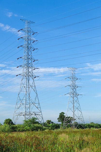 Tours à haute tension.