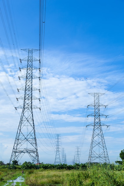 Tours à haute tension.