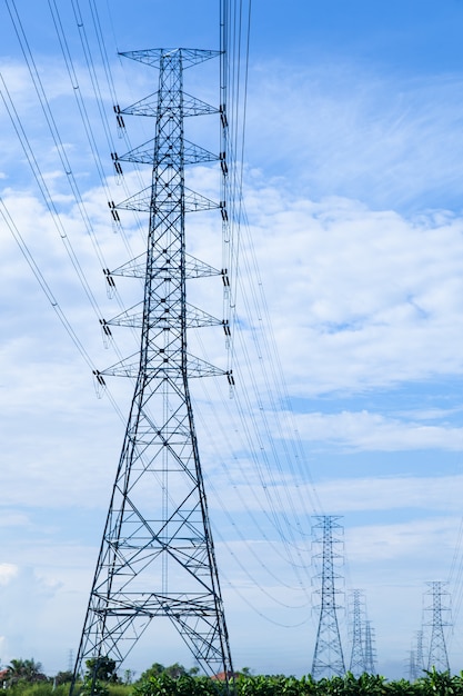 Tours à haute tension.