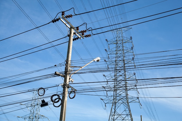 Tours à haute tension.