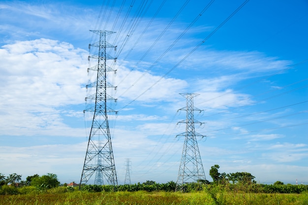 Tours à haute tension.