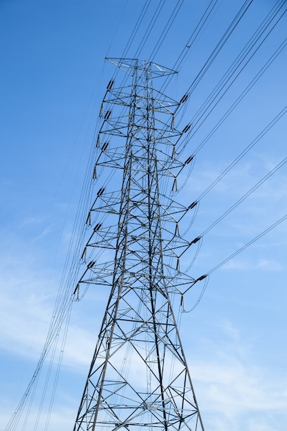 Tours à haute tension.