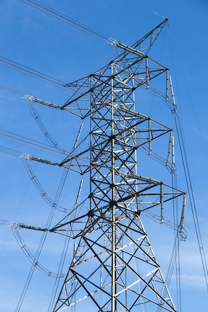 Tours à haute tension.