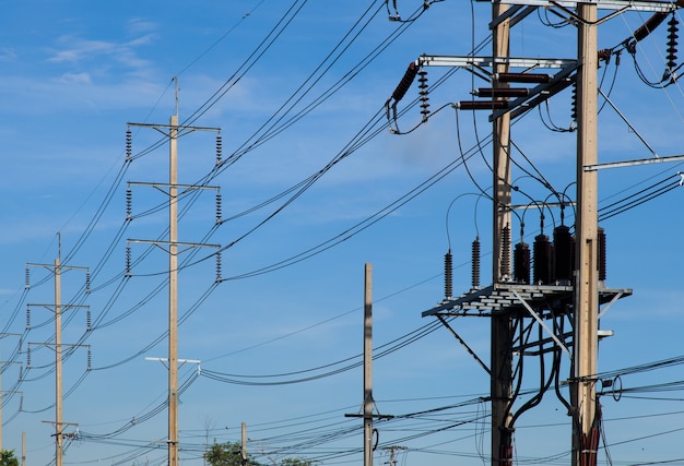 Tours à haute tension.