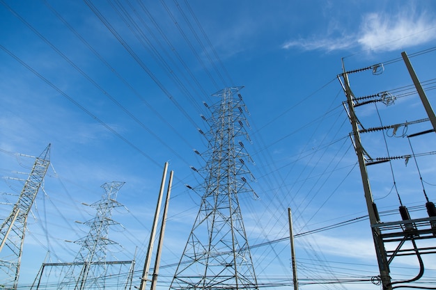 Tours à haute tension.