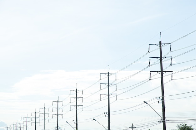 Tours à haute tension.