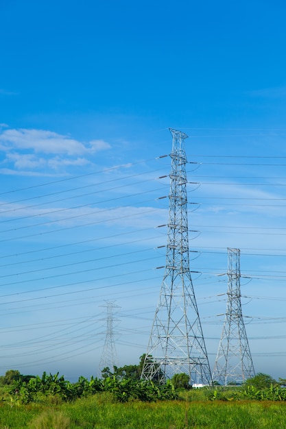 Tours à haute tension.