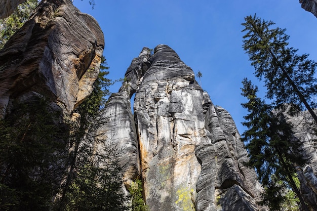 Tours de roche à Adrspach, partie de la réserve naturelle des rochers d'Adrspach-Teplice, République Tchèque