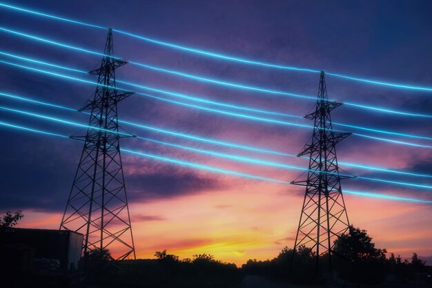 Les tours de transmission d'électricité avec des fils orange brillants le ciel étoilé de la nuit Concept d'infrastructure énergétique