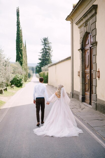 Toute la longueur du couple sur la route