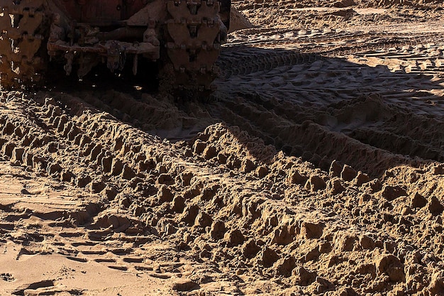 La trace du tracteur au sol