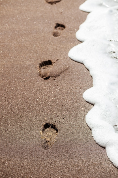 Traces de pas dans le sable