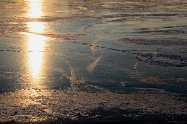 Traces de patinage avec soleil