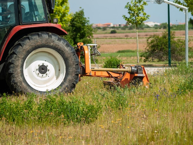 Photo tracteur sur le champ