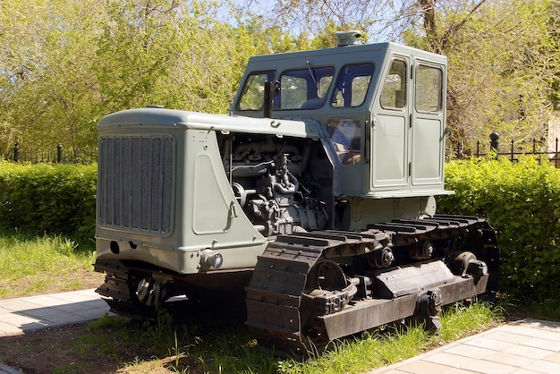 Tracteur à chenilles russe