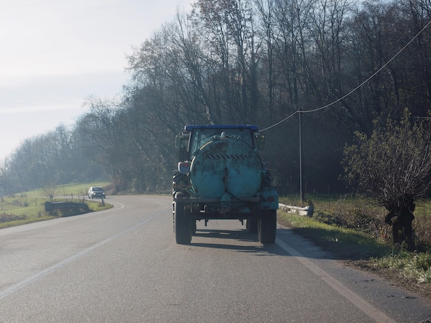 Tracteur avec réservoir d'engrais