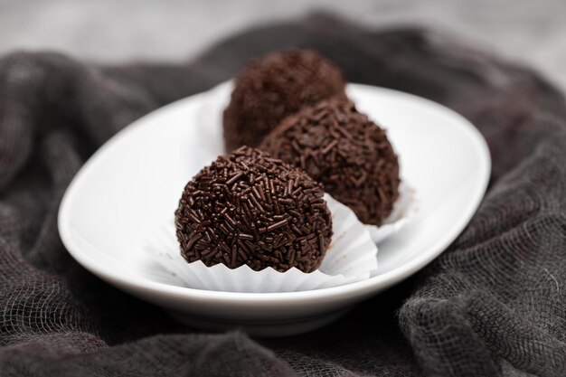 Tradition des bonbons au chocolat aux œufs Goumert au Brésil