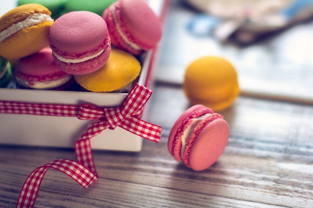 La tradition française - des macarons colorés