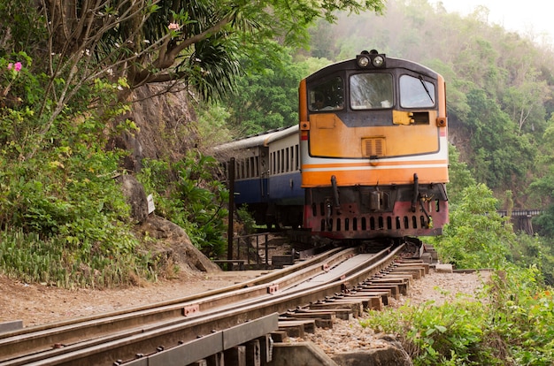 train sur le chemin de fer, Thaïlande