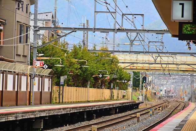 Photo le train à la gare contre le ciel