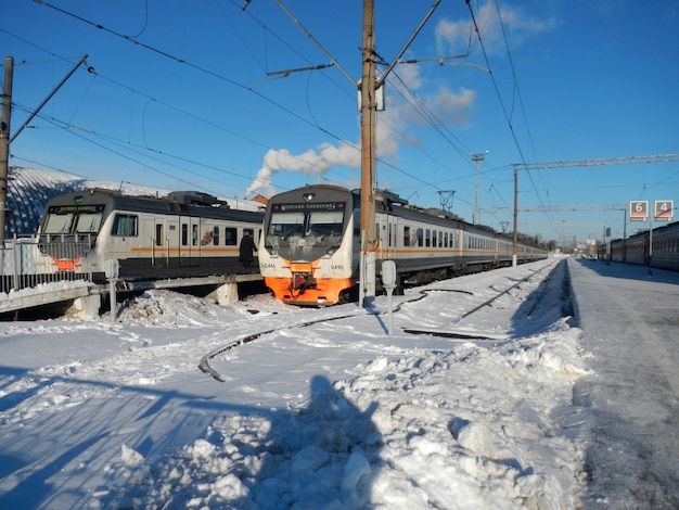 Le train sur la gare de Kalouga, Russie