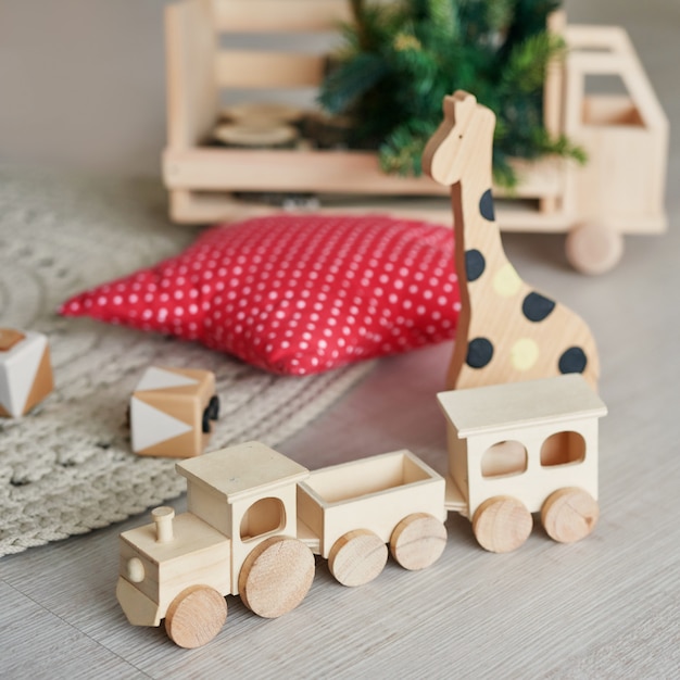 Train jouet en bois, jouet en bois naturel, forme en bois coloré, jouet bébé, jouets animaux en bois pour bébés.