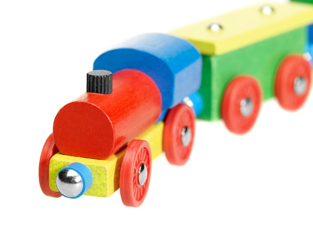 un train de jouets en bois coloré