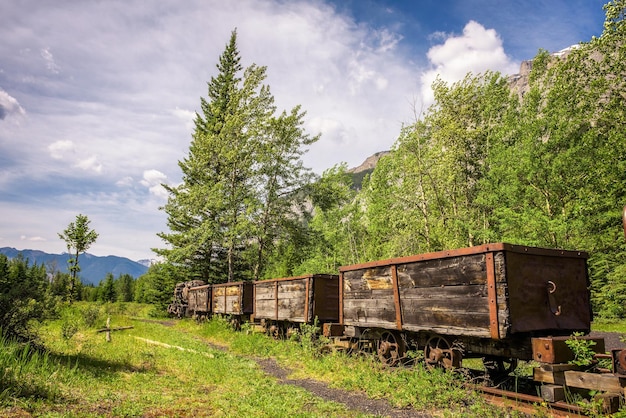 Train de la mine de charbon dans la ville fantôme de Bankhead près de Banff Canada