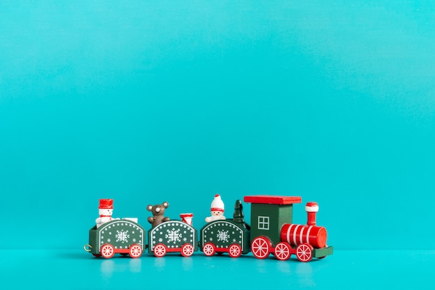 Train de Noël pour enfants sur fond bleu, Joyeux Noël Concept