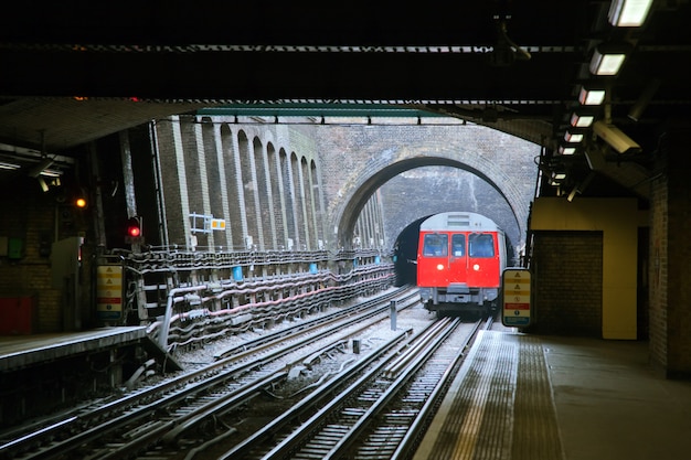 Train rouge à Londres