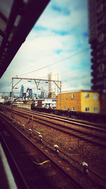 Photo le train sur les voies ferrées