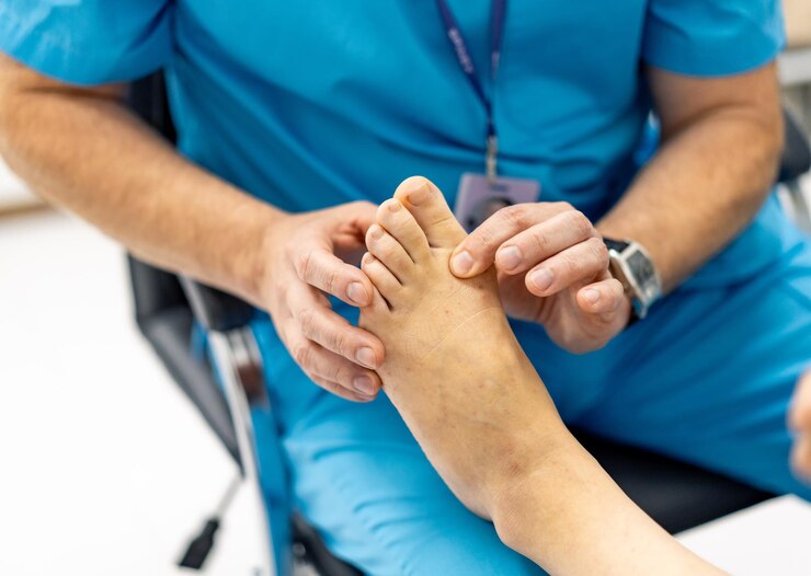 Photo traitement orthopédique du patient examen médical des pieds soins de santé