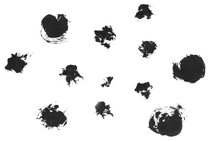 Photo des traits de pinceau noirs abstraits en png transparent
