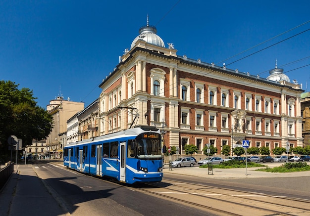 Tramway moderne EU8N à Cracovie - Pologne