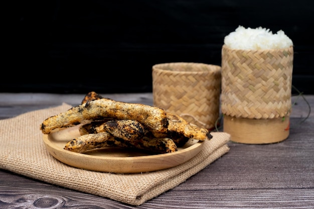 Tranche de buffle de buffle grillée pour la nourriture avec du riz gluant cuit