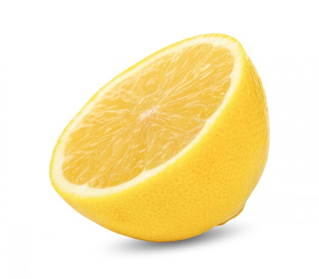 Tranche de citron isolé sur fond blanc