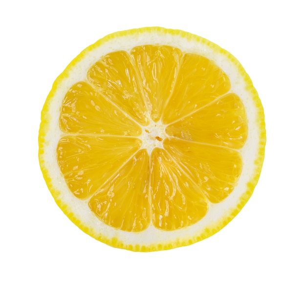 Tranche de citron sur mur blanc