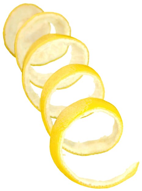 Tranche de citron spirale isolé sur fond blanc