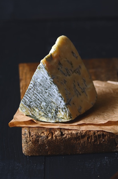 Une tranche de fromage bleu danois