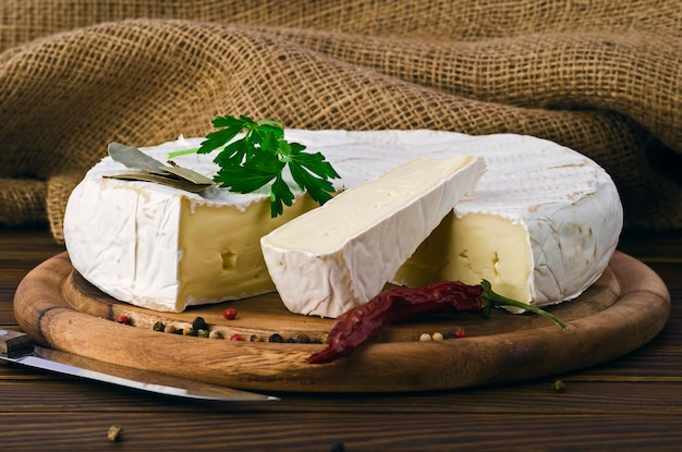 tranche de fromage camembert macro shot