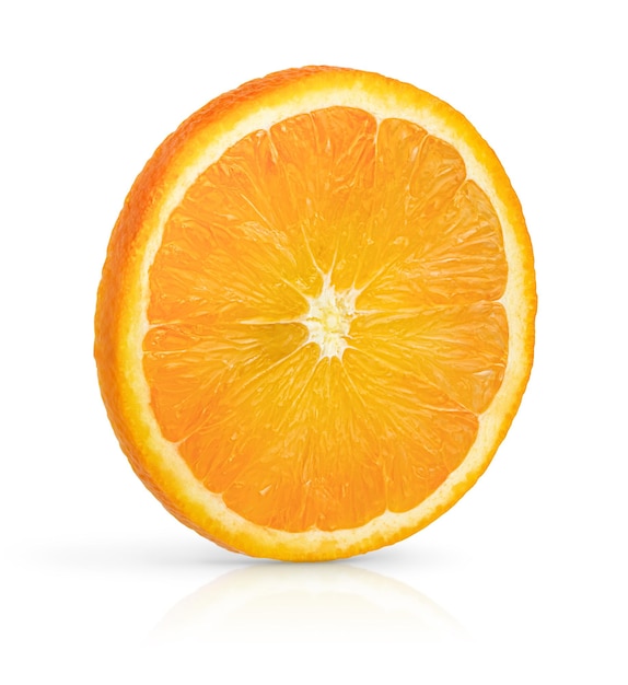 Tranche de fruit orange isolé sur fond blanc avec un tracé de détourage