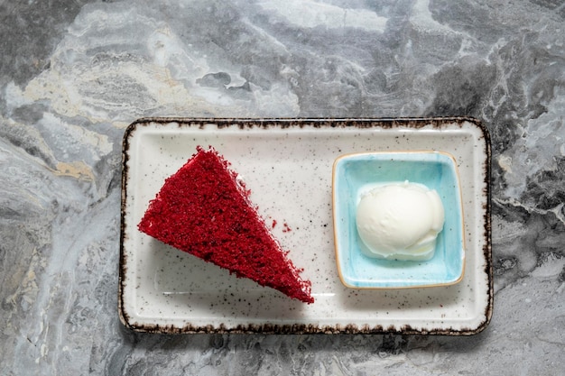 Une tranche de gâteau au fromage