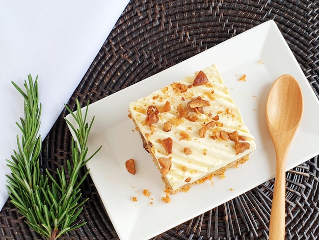 Photo tranche de gâteau aux carottes avec fromage à la crème