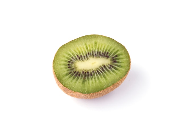 Tranche de kiwi mûr délicieux délicieux et en bonne santé, isolé