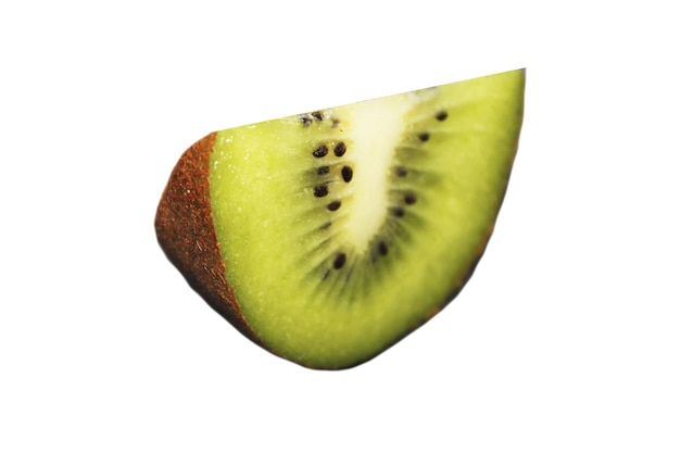 Tranche de kiwi vitamine étalage sur un fond blanc isolé