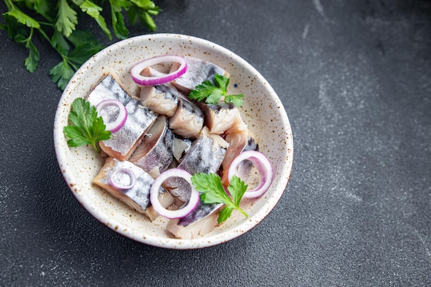 tranche de maquereau poisson frais repas sain régime alimentaire collation sur la table copie espace arrière-plan alimentaire