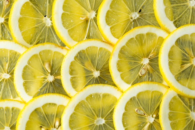 Une tranche de motif de fond de texture citron jaune frais