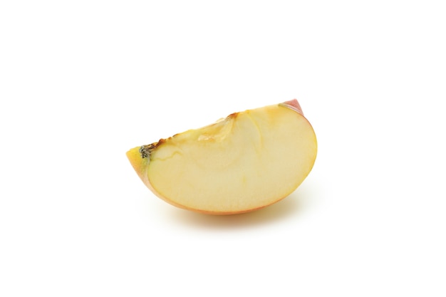 Tranche de pomme isolé sur fond blanc