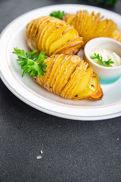 tranche de pomme de terre au four accordéon repas de légumes collation sur la table copie de l'espace arrière-plan de la nourriture