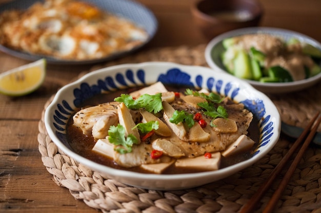 Tranche de tilapia à la vapeur thaïlandaise Tofu